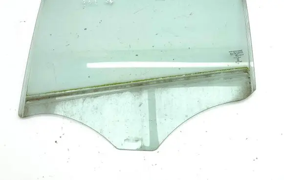 Infiniti Q30 Rear door window glass