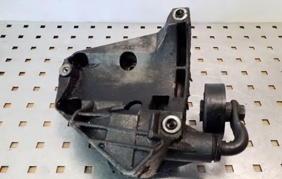 BMW 5 E60 E61 Generator/alternator bracket 64557786708