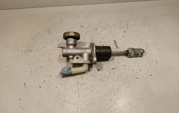 Nissan Navara D40 Clutch master cylinder 