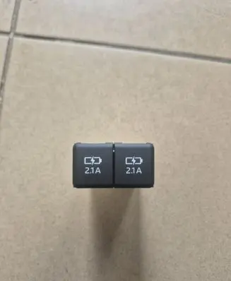 Toyota RAV 4 (XA50) USB socket connector 8553215010