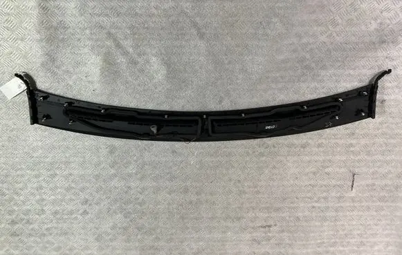 Maserati Levante Dash center air vent grill 670149127