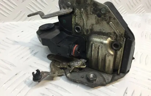 Mercedes-Benz E W124 Front door lock