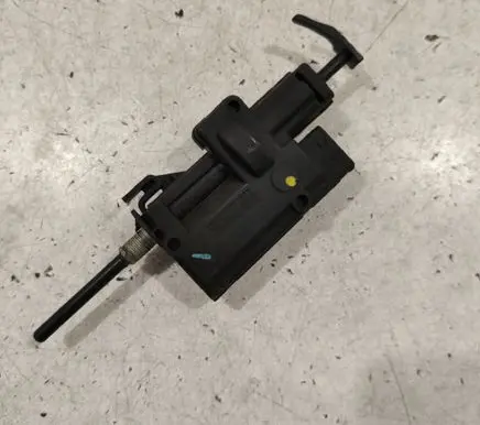 Fuel tank cap lock