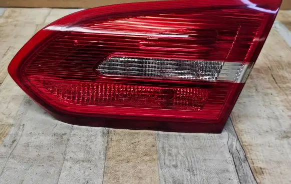 Ford Focus Tailgate rear/tail lights F1EB13A602DD 3552 C346DECKL1D