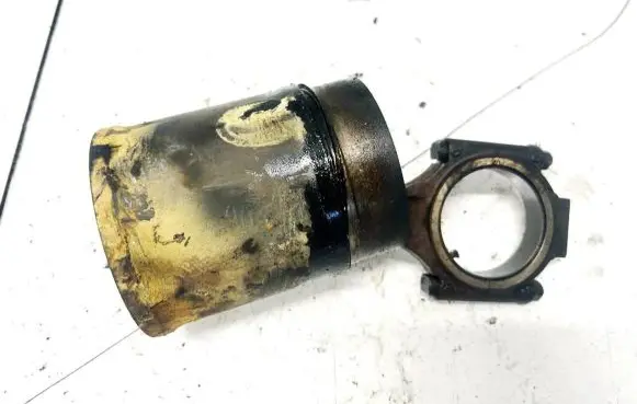 Renault Safrane Piston with connecting rod
