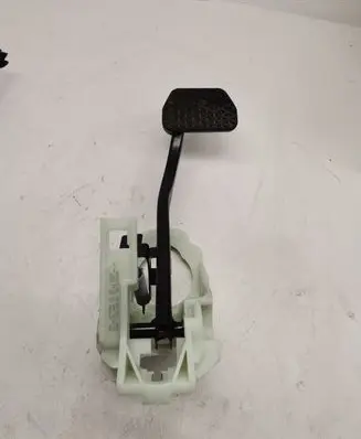 BMW 2 F22 F23 Brake pedal 6875798