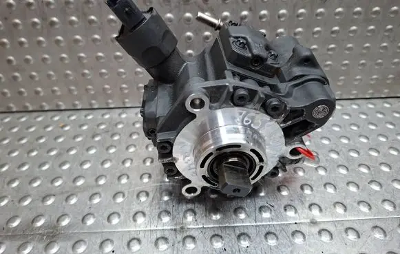 Citroen C5 Fuel injection high pressure pump S26336460 9658193980