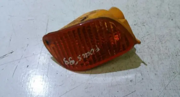 Ford Focus Front indicator light xs4x13368ax xs4x-13368-ax