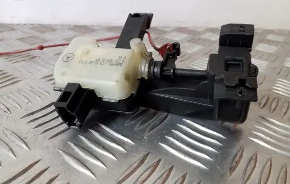Fuel tank cap lock motor