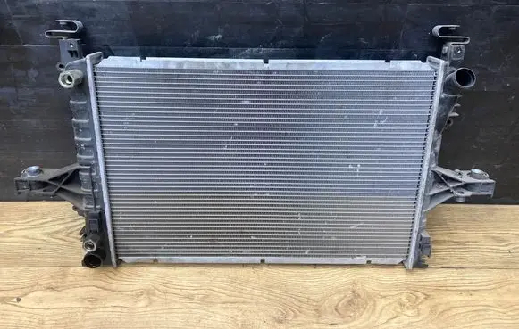 Volvo V70 Coolant radiator 99000935 20140709 8MK376774231