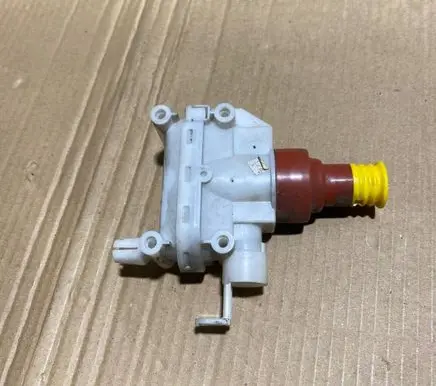 Mercedes-Benz 190 W201 Tailgate lock latch 