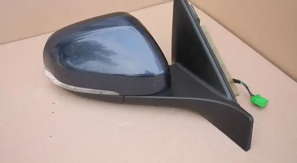 Volvo V70 Front door electric wing mirror 31298828