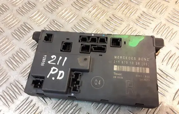 Mercedes-Benz E W211 Door control unit/module 2118701026 A2118701026