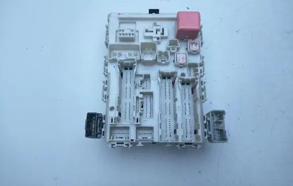Toyota Urban Cruiser (XP110) Fuse box set 8273052J00 K567