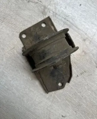 Mitsubishi Galant Engine mount bracket MR244286