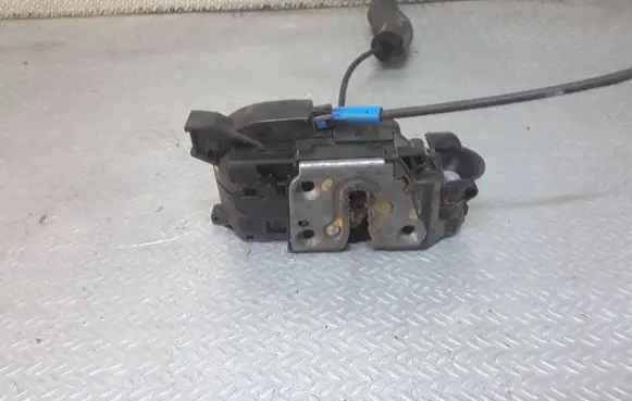 Renault Megane III Front door lock