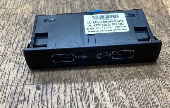 Mercedes-Benz GLE (W166 - C292) USB socket connector A1728202000 00432960 E001015082