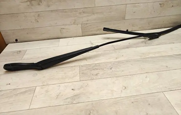Volvo V50 Front wiper blade arm 30699998