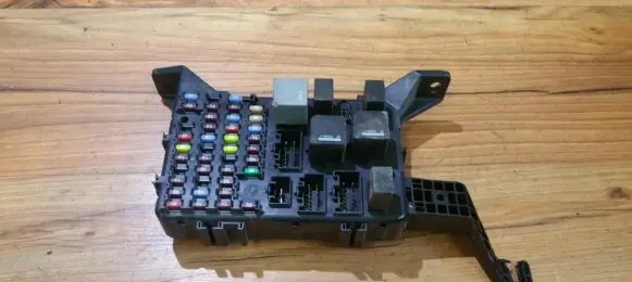 Ford Mondeo Mk III Fuse box set 4s7t14a073ab 4s7t-14a073-ab