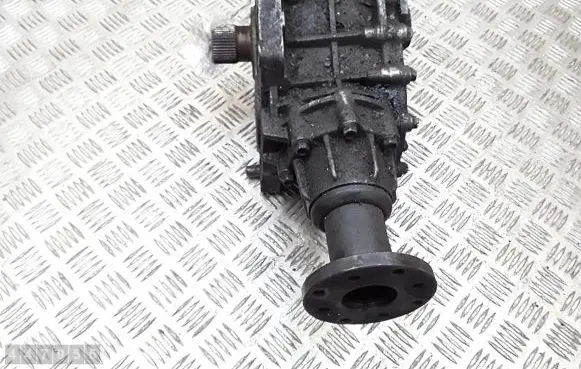 Gearbox transfer box case