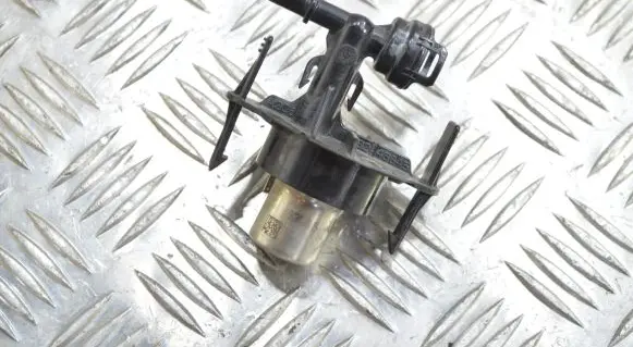 BMW 7 F01 F02 F03 F04 Fuel pressure regulator 7188553 15087092
