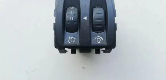 Renault Megane II Headlight level height control switch 8200095495B