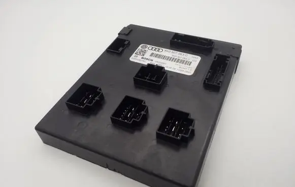 Audi A4 S4 B8 8K Comfort/convenience module 8K0907063C F005V00750
