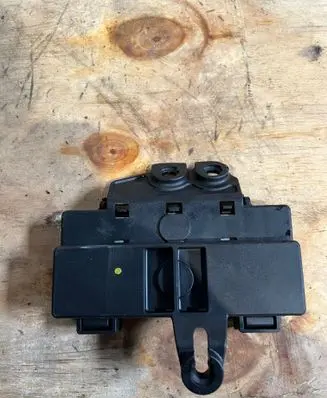 Audi A8 S8 D3 4E Battery relay fuse 4e0941824