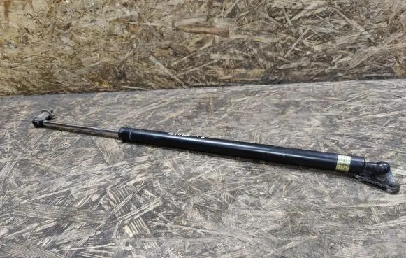 Mitsubishi Grandis Tailgate strut 2CB06MAJ9
