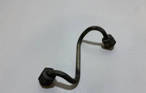 BMW 5 E39 Fuel injector supply line/pipe 
