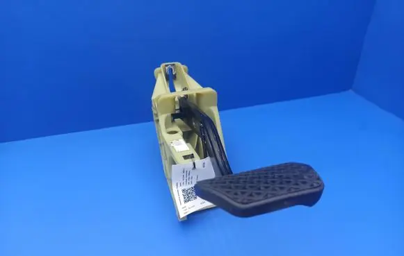 BMW 7 E65 E66 Brake pedal 6752517 054649 013414