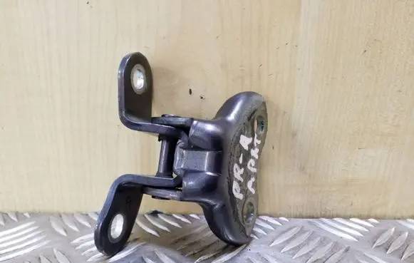 Toyota Avensis T270 Front door lower hinge 