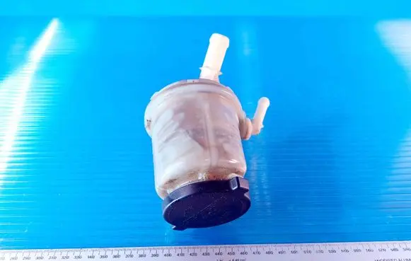 Toyota Hilux (AN10, AN20, AN30) Power steering fluid tank/reservoir