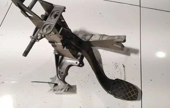 Audi A4 S4 B7 8E 8H Brake pedal 