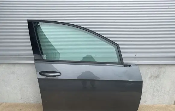 Volkswagen Golf VII Front door LR7H