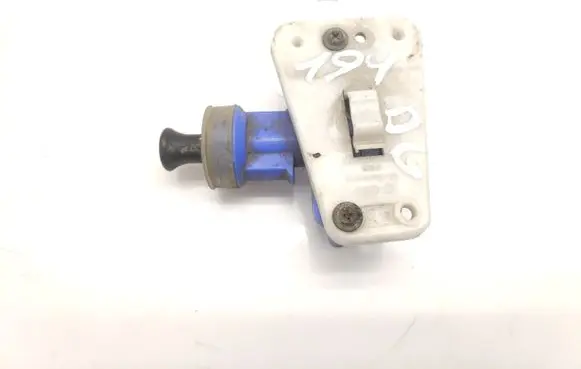 Audi 80 90 S2 B4 Central locking vacuum pump 893862123