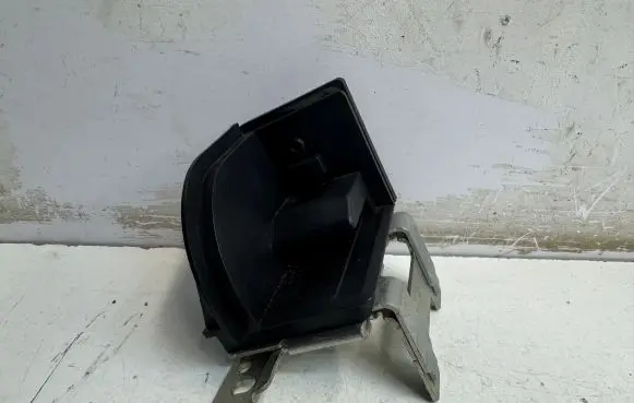 BMW 5 F10 F11 Parcel shelf load cover mount bracket 9168473