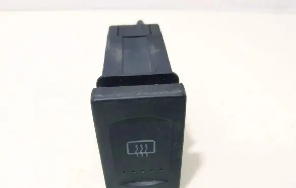 Volkswagen Golf IV Windscreen/window heater switch 7m3959621 ym2118c621aaw