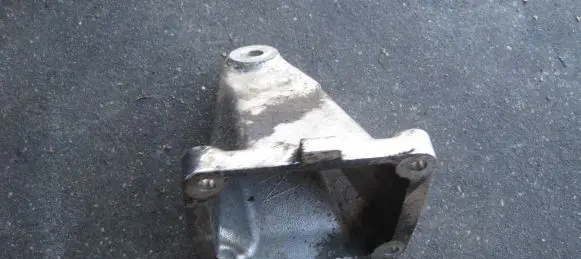 Mercedes-Benz SL R129 Engine mount bracket A1042230504 1042230504