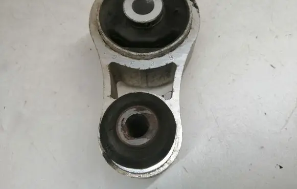 Mazda CX-7 Engine mount bracket 0F09