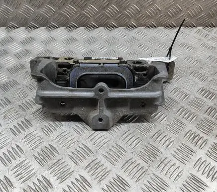 Mercedes-Benz CLA C117 X117 W117 Engine mount bracket A2462402617