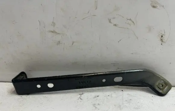 Ford Mustang VI Fender mounting bracket FR3B16C199BC
