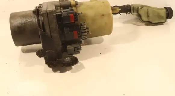 Mazda 5 Power steering pump 10X032069