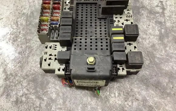 Volvo V70 Fuse box set 9162316 160074001 9401802