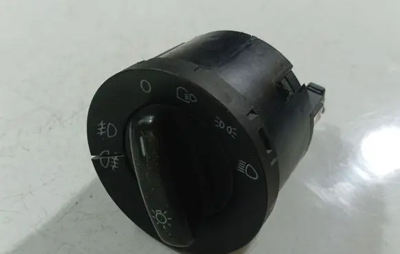 Volkswagen PASSAT B6 Light switch 