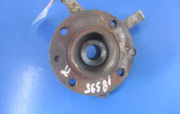 Renault Clio II Front wheel hub spindle knuckle
