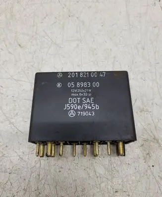 Mercedes-Benz E W124 Door control unit/module 05898300