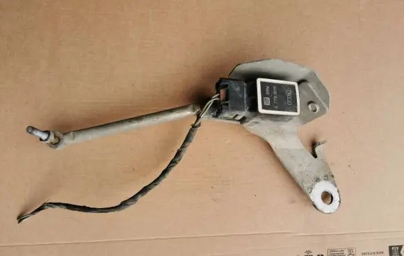 Headlight/headlamp level sensor