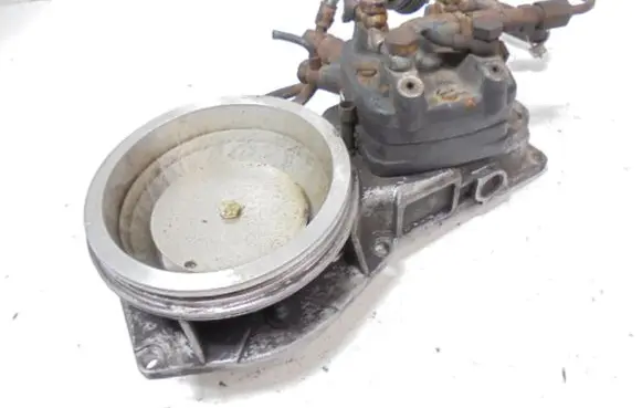 Volkswagen Golf II Fuel distributor 