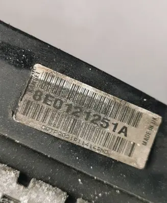 Audi A4 S4 B7 8E 8H Coolant radiator 8E0121251A P9021R114168ND